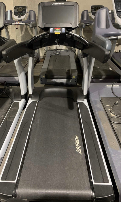 95T Life Fitness Treadmill with SE3 Console